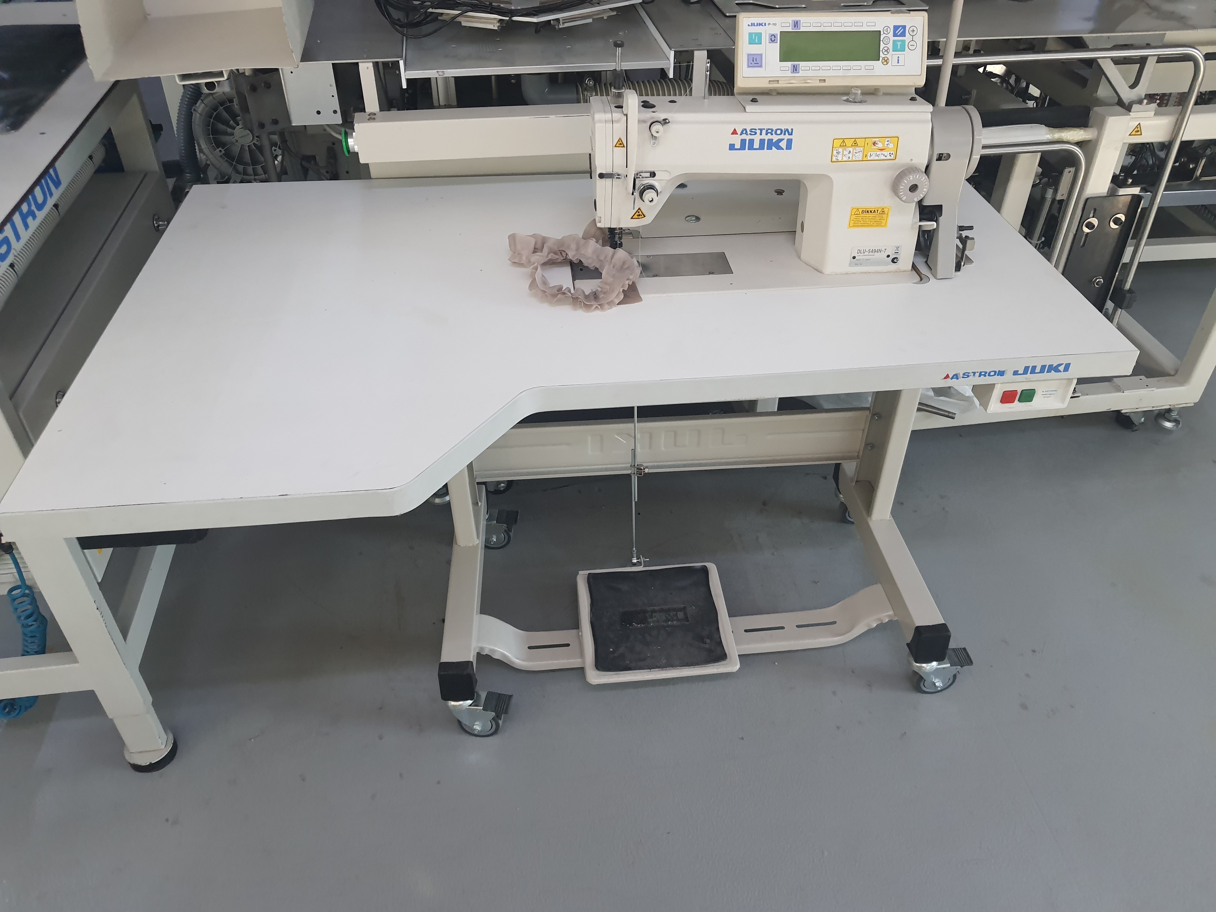 Juki DLU -5494 Programlanabilir Alt-Üst Transportlu Düz Dikiş Makinesi
