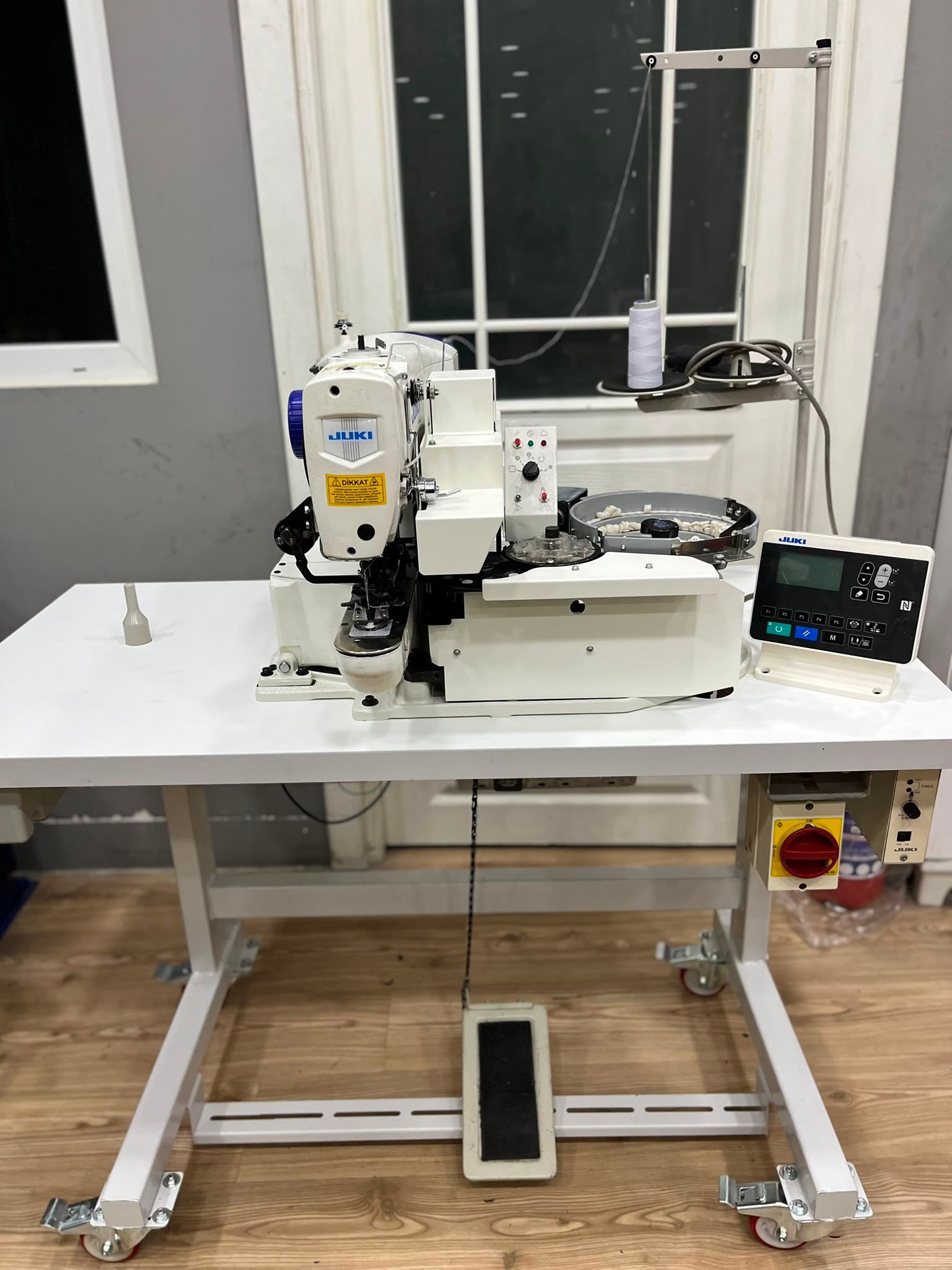 Juki LK 1903BR-35 Orijinal Kovalı Düğme Dikme Makinesi