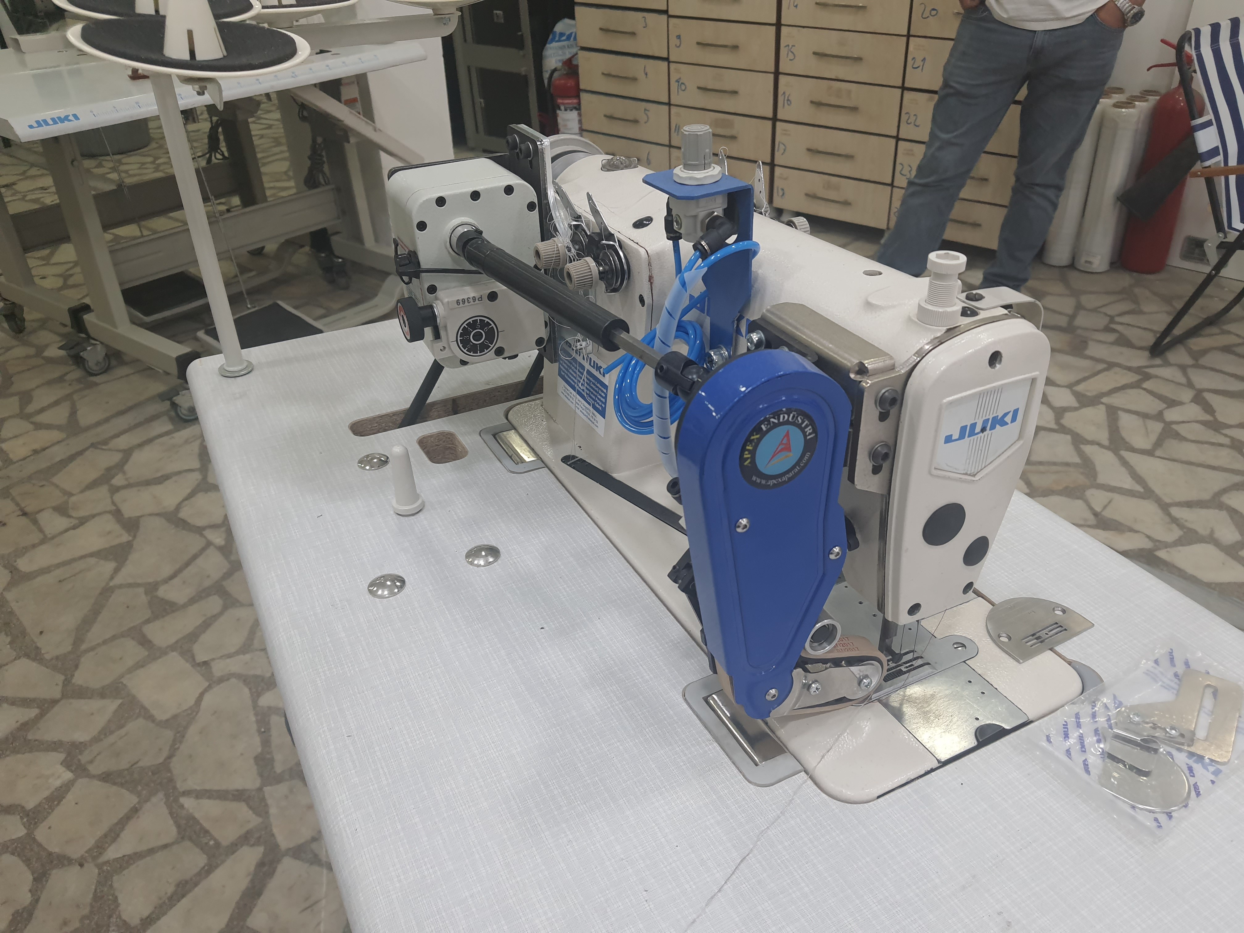 Juki MH 380 Serisi Palet Pullerli Gömlek Boss Dikiş Makinesi